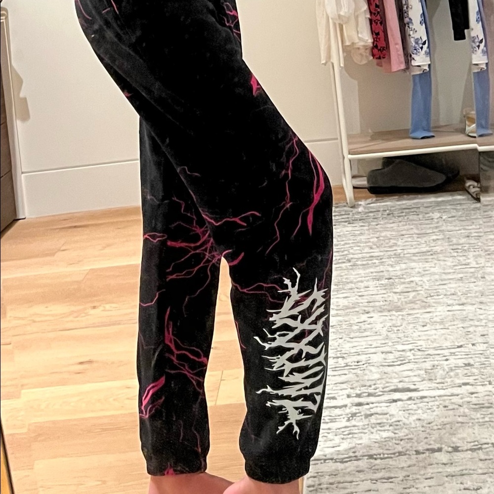 brand new zumiez sweatpants